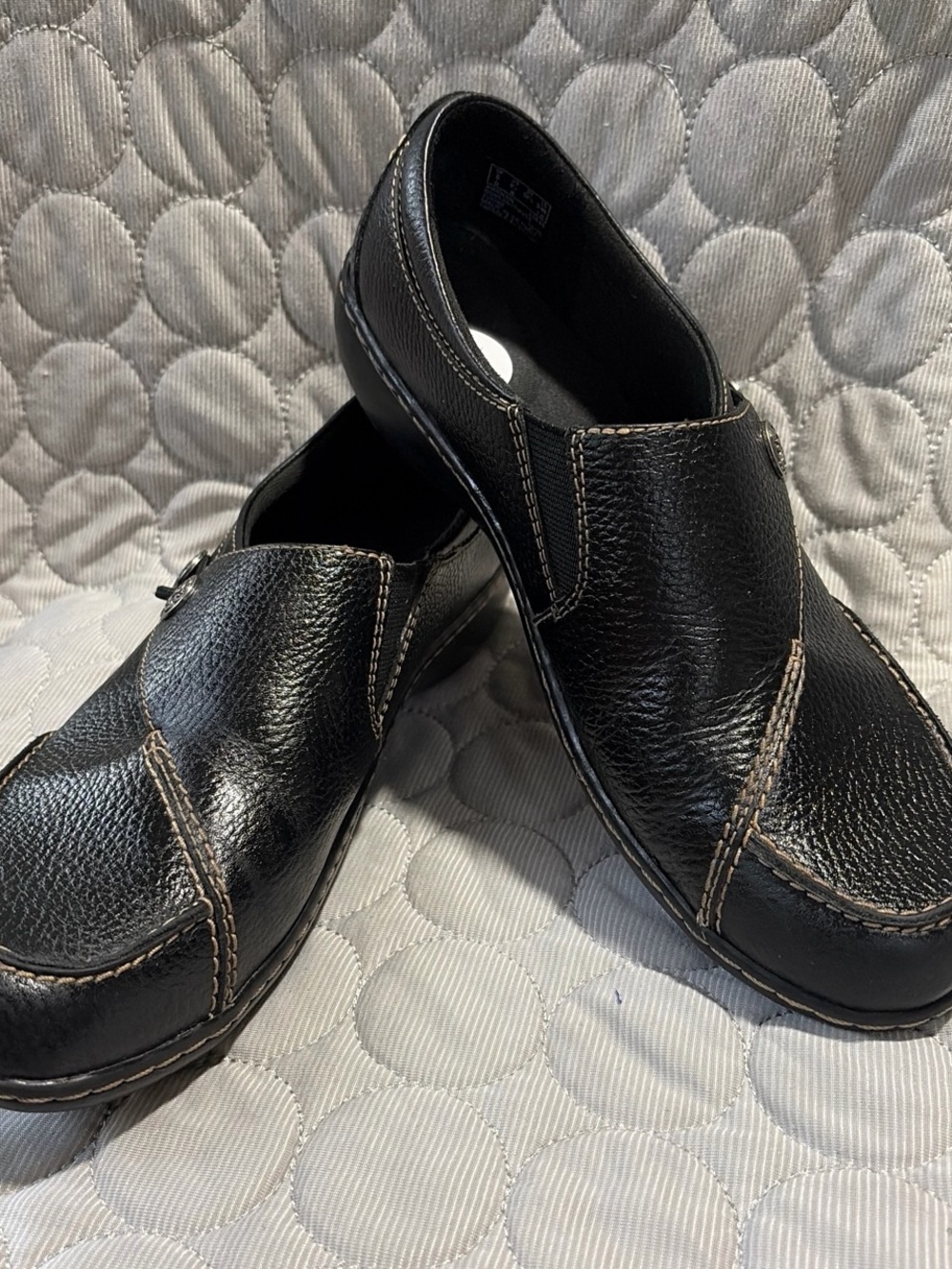 Clarks Black Pebbled Leather Slip-On Loafers with Contrast Stitching